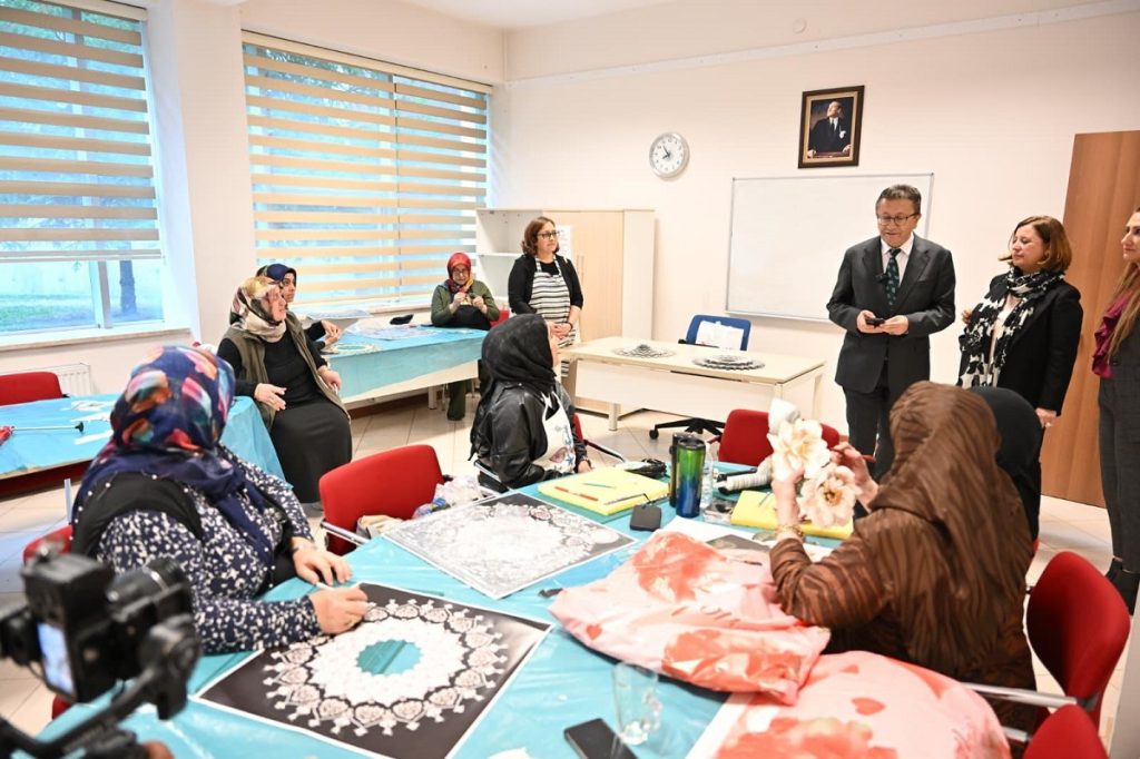 BAŞKAN, TİRYAKİ, ALTINDAĞ, KADINLAR, BİRARAYA ,GELDİ