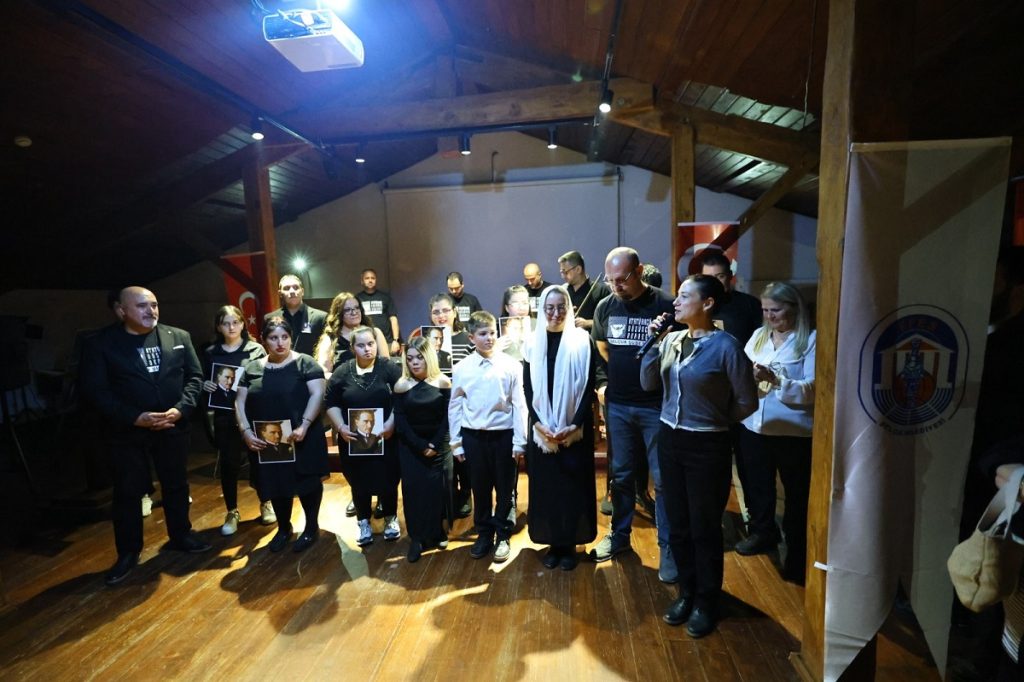 ATATÜRK, EFES SELÇUK’TA ŞARKILAR VE ŞİİRLERLE ANILDI