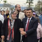 PAKİZE ANNE, MUDANYA’DA DENİZE SİYAH ÇELENK BIRAKTI, TÜRKOĞLU YALNIZ BIRAKMADI!
