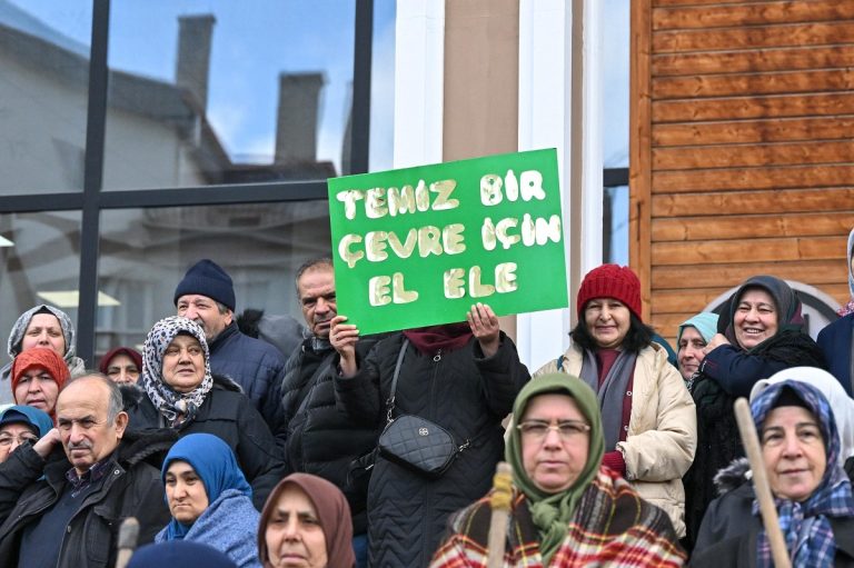 ALTINDAĞ’DA TEMİZLİK SEFERBERLİĞİ BAŞLADI (8)