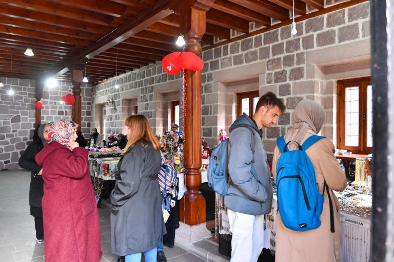 EL ÜRÜNLERİ PAZARI’NA BAHAR GELDİ (6)