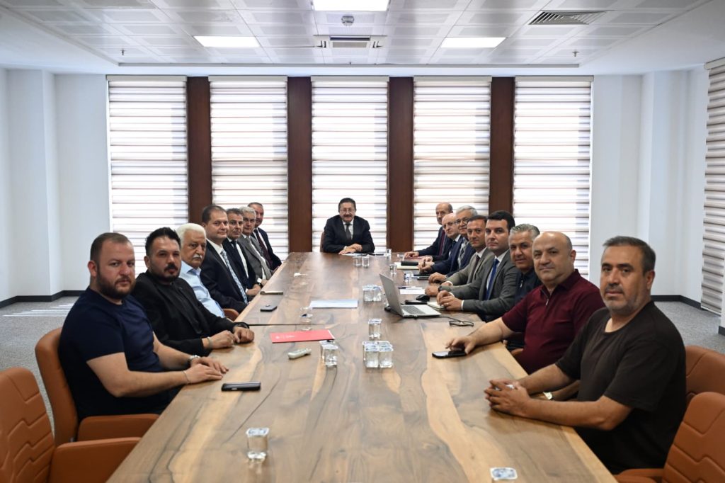 BAŞKAN TİRYAKİ’DEN SİTELER ESNAFINA AÇIK ÇAĞRI “ENDÜSTRİYEL ATIKLARI TOPLAMAK BELEDİYENİN GÖREVİ DEĞİL” (2)